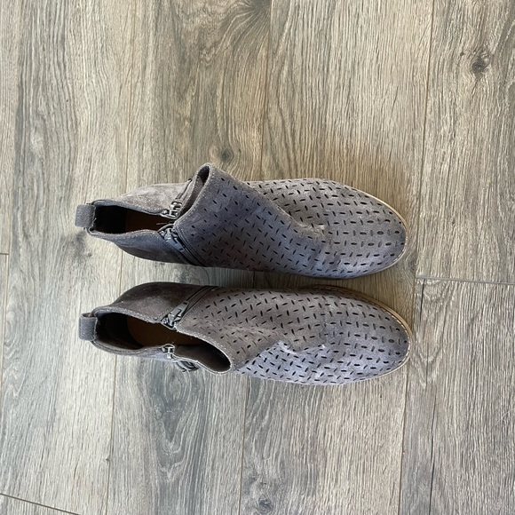 Gray ankle booties like new - Picture 2 of 3